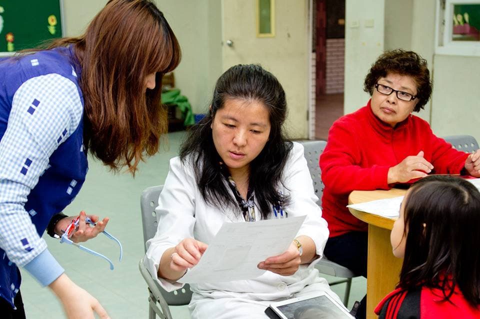 信賴眼科,梅北國小義診,三週年義診